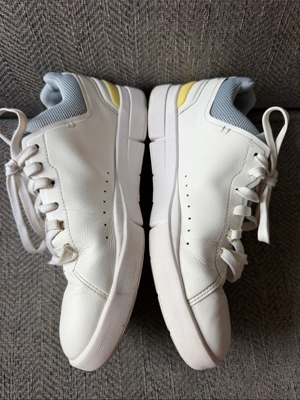 On Clouds THE ROGER Advantage Women’s Tennis Sneaker Size: 9